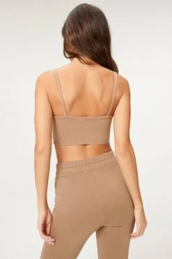 GOOD AMERICAN ESSENTIAL STRAPPY CROP TANK | PUTTY001