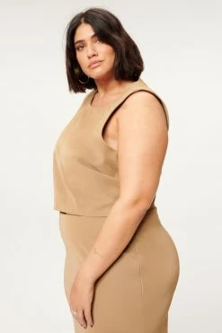 GOOD AMERICAN BETTER THAN LEATHER CROP TOP | WARM CARAMEL003