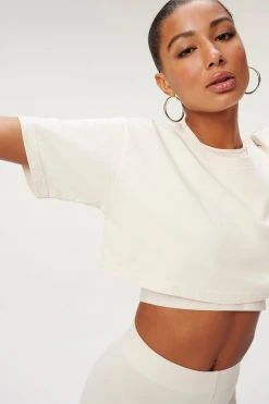 GOOD AMERICAN ESSENTIAL CROPPED BOXY TEE | BONE001 Tees & Tops