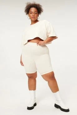 GOOD AMERICAN ESSENTIAL CROPPED BOXY TEE | BONE001 Tees & Tops