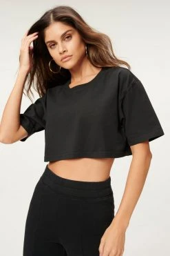GOOD AMERICAN Tees & Tops ESSENTIAL CROPPED BOXY TEE | BLACK001