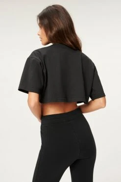 GOOD AMERICAN Tees & Tops ESSENTIAL CROPPED BOXY TEE | BLACK001