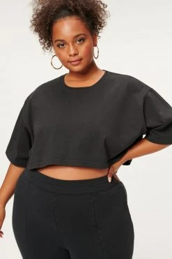 GOOD AMERICAN Tees & Tops ESSENTIAL CROPPED BOXY TEE | BLACK001