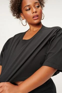 GOOD AMERICAN Tees & Tops ESSENTIAL CROPPED BOXY TEE | BLACK001