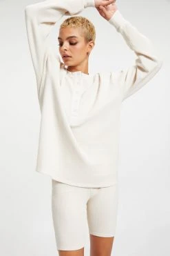 GOOD AMERICAN THERMAL BOYFRIEND HENLEY | BONE001 Sweats