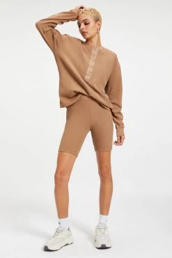 GOOD AMERICAN THERMAL BOYFRIEND HENLEY | PUTTY001 Sweats