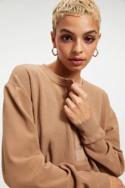 GOOD AMERICAN THERMAL BOYFRIEND HENLEY | PUTTY001 Sweats