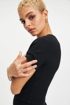 GOOD AMERICAN Tees & Tops THERMAL CROPPED TEE | BLACK001