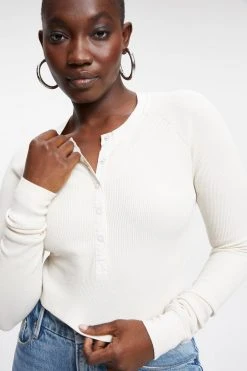 GOOD AMERICAN THERMAL FITTED HENLEY | BONE001 Tees & Tops