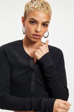 GOOD AMERICAN THERMAL FITTED HENLEY | BLACK001 Tees & Tops