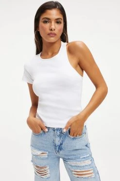 GOOD AMERICAN ASYMMETRICAL OPEN BACK TEE | WHITE001