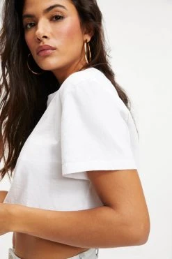 GOOD AMERICAN Tees & Tops CROPPED TEE | WHITE001