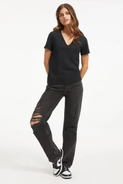 GOOD AMERICAN Tees & Tops CLASSIC V-NECK | BLACK001