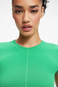GOOD AMERICAN SO SOFT SCULPTED TEE | SUMMER GREEN002