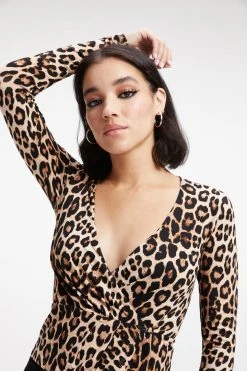 GOOD AMERICAN GOOD TOUCH WRAP TOP | GOOD LEOPARD003