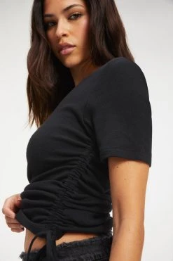 GOOD AMERICAN RUCHED TEE | BLACK001
