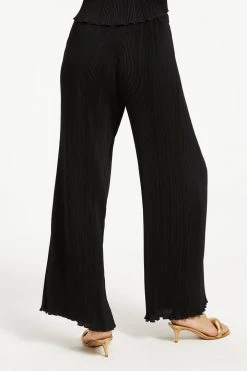 GOOD AMERICAN ALWAYS FITS PLISSÉ WIDE LEG PANTS | BLACK001 Leggings & Pants
