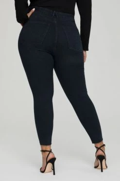 GOOD AMERICAN High Waisted GOOD WAIST CROP RAW HEM | BLUE631