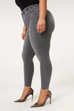 GOOD AMERICAN High Waisted GOOD WAIST CROP | BLACK180