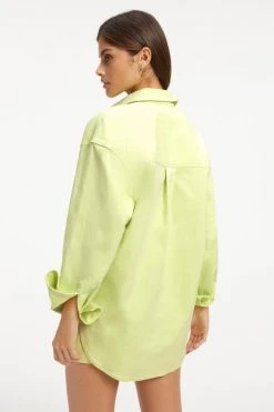 GOOD AMERICAN THE WEEKEND SHIRT | KEY LIME001 Tops